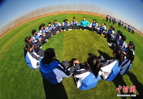 资料图：90名90后大学生到沈阳农村支教。<a target='_blank' href='http://www.chinanews.com/' _fcksavedurl='http://www.chinanews.com/'></table>中新社</a>发 于海洋 摄
