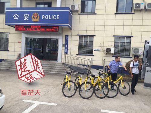 送餐员改装小黄车送煲仔饭 称“别人能共享我也行”