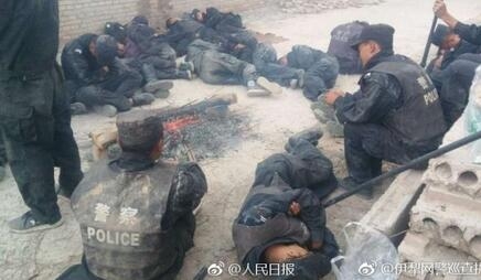 新疆警察的普通生活照片却感动了无数网友 铁血男儿直戳泪点