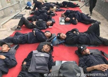 新疆警察的普通生活照片却感动了无数网友 铁血男儿直戳泪点