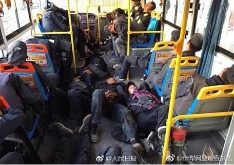 新疆警察的普通生活照片却感动了无数网友 铁血男儿直戳泪点
