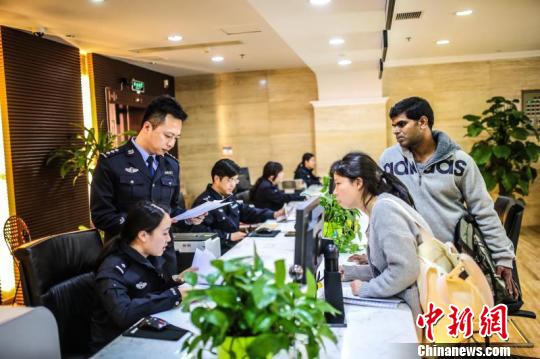 重庆推出14项出入境优惠政策助推内陆开放高地建设