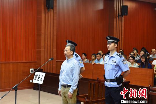 南宁市政协原党组副书记容康社受贿、滥用职权案一审开庭