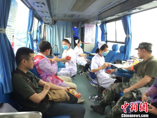 江西人一年无偿献血127.9吨各界纪念“世界献血者日”（图）