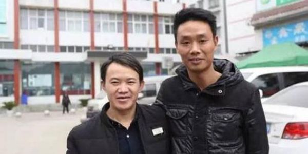 失主（左）与靡功武（右）。