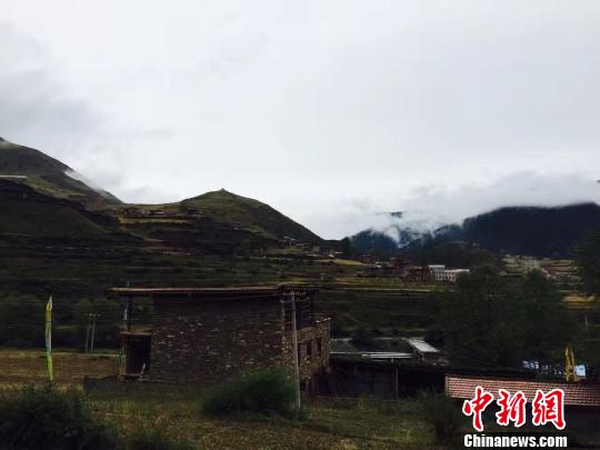青海传统藏式碉楼“变”驿站成牧区致富新渠道