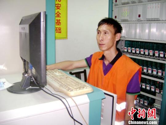铁路技术员朱宏：用匠心“守护”信号灯