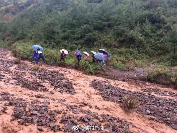 校长送学生过河3
