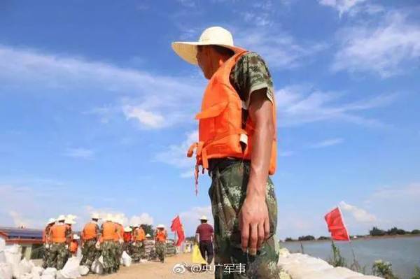 抗洪官兵伙食曝光 网友:就该这样而不是啃冷馒头