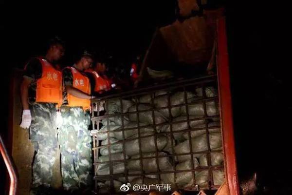 抗洪官兵伙食曝光 网友:就该这样而不是啃冷馒头