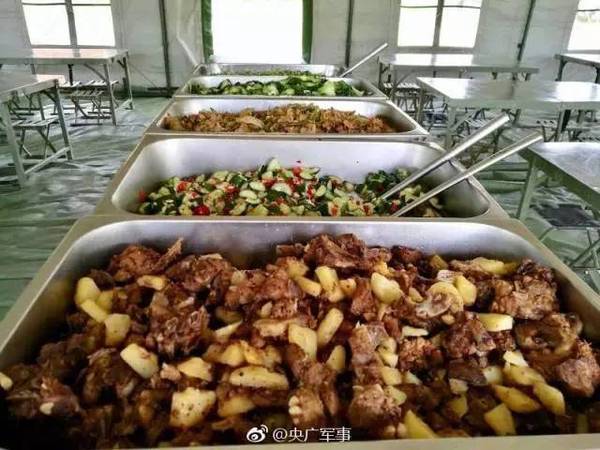 抗洪官兵伙食曝光 网友:就该这样而不是啃冷馒头