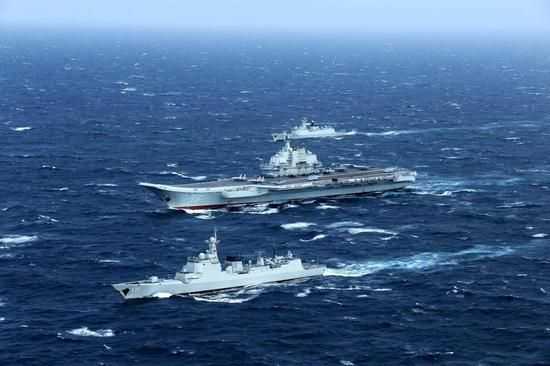 辽宁舰穿越台湾海峡2