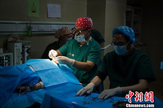 母亲“微笑行动”走进拉萨80名唇腭裂患儿受惠