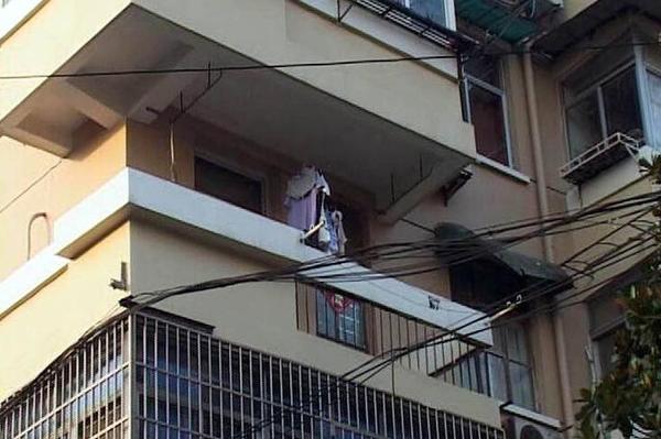 南京杀妻男子逃进山里