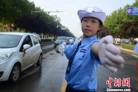 邯郸120名“小交警”上岗执勤倡导文明出行