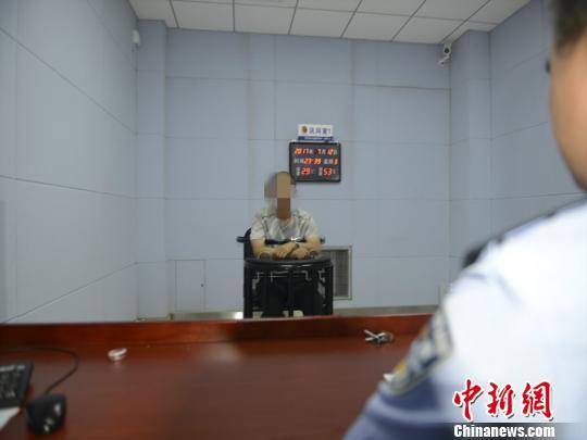 犯罪嫌疑人落网。　警方供图 摄