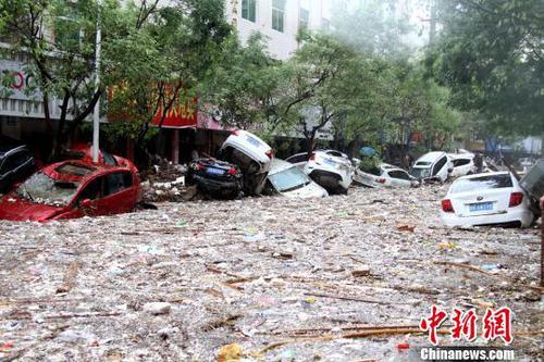 绥德县受灾严重的二道街。　田进 摄
