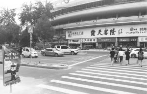 越来越多的司机开始“礼让斑马线”