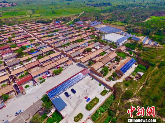 河北贫困村脱贫见闻：引下山泉水种上太阳光（图）