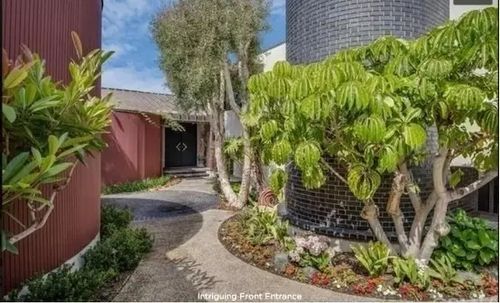 贾跃亭已筹到3370万美金 在美国到底有多少套房？