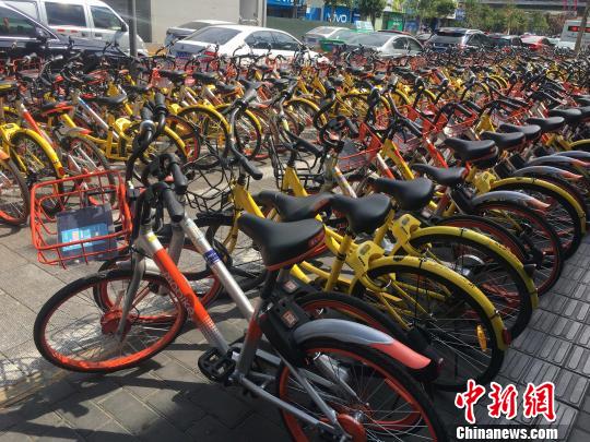 西安共享单车遭小广告入侵政企共管或成破题良方
