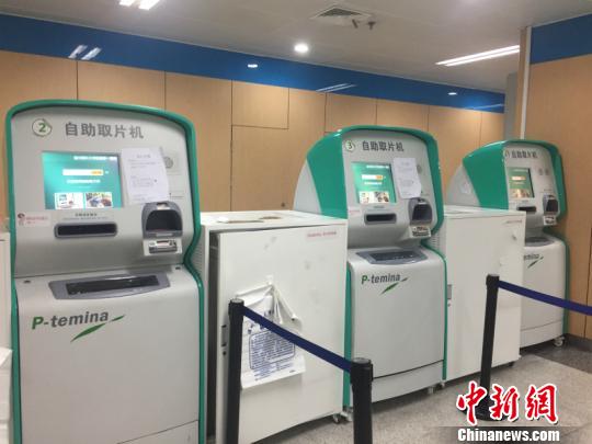 自助取片机 周禹龙 摄
