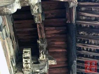 前沿下多处漏雨。图片来源：爱塔传奇公众号