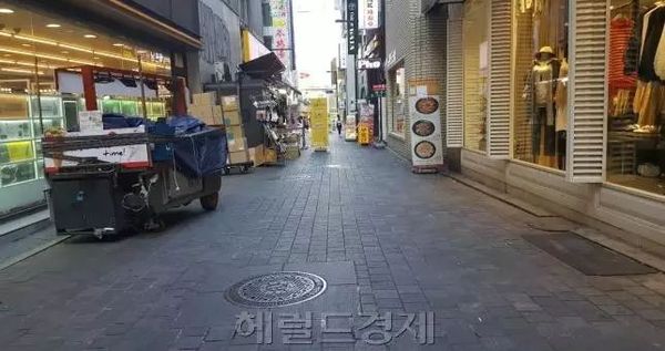 空荡荡的明洞街头（图片来源：韩国《先驱经济》）