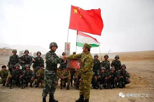 中国与塔吉克斯坦边防军联合巡逻 在边境设传感器