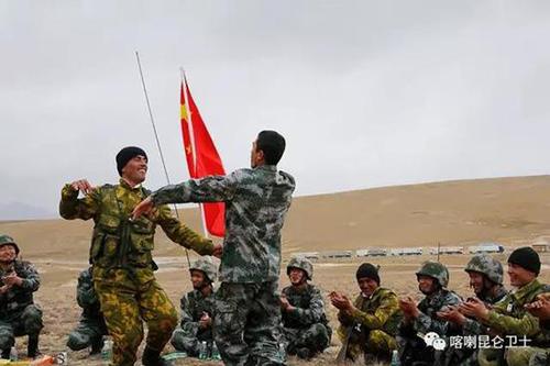 中国与塔吉克斯坦边防军联合巡逻 在边境设传感器