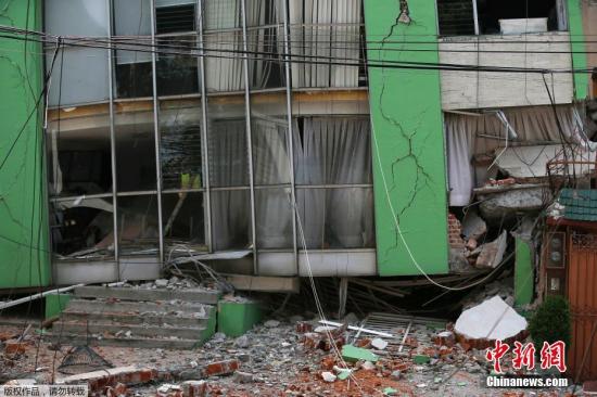 距离墨西哥城不远的Narvarte,当地建筑在地震中遭遇严重损毁。 点击进入下一页