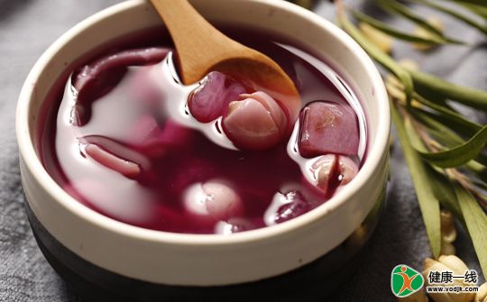 肠胃不适 多吃莲子和茯苓