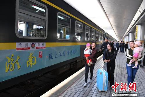 兰渝铁路全线开通运营百年“世纪铁路”圆梦（图）