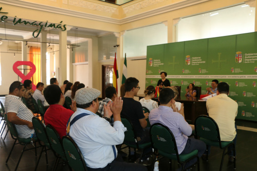 欧箭虹总领事发言。 欧箭虹总领事发言。