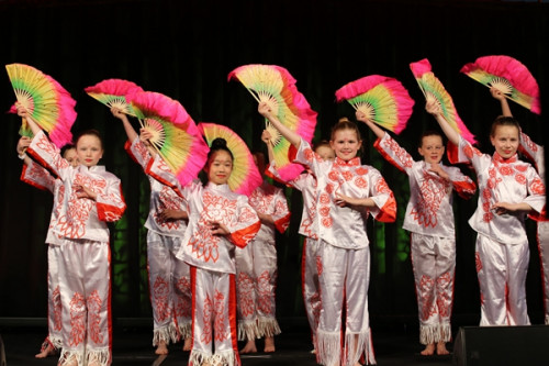 学生和中文助教还表演了精彩的节目奥克兰孔子学院 学生和中文助教还表演了精彩的节目奥克兰孔子学院