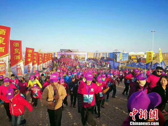 第三届酒泉国际戈壁超级马拉松 寄予文 摄