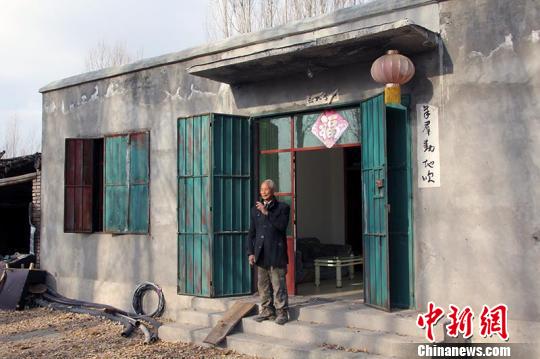 陶应福把家也搬到了林带。　谢南南 摄