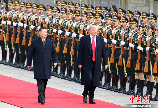 11月9日，中国国家主席习近平在北京人民大会堂东门外广场举行欢迎仪式，欢迎美利坚合众国总统唐纳德·特朗普对中国进行国事访问。