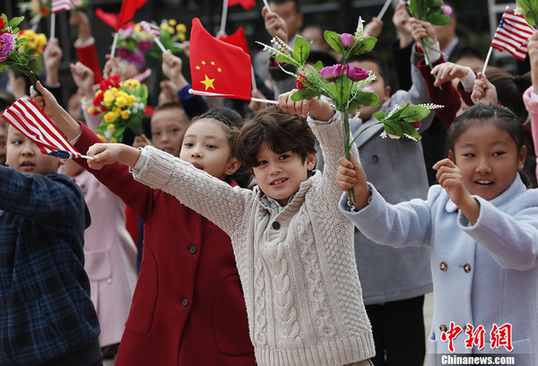 11月9日，中国国家主席习近平在北京人民大会堂东门外广场举行欢迎仪式，欢迎美利坚合众国总统唐纳德·特朗普对中国进行国事访问。 图为参加欢迎仪式的中外儿童。