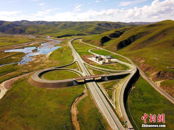 青海花久高速公路通车2