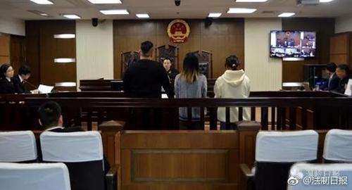 丈夫送女主播36万 妻子追到主播家殴打并拍不雅照