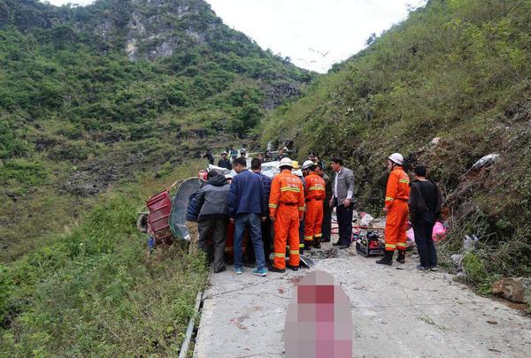 广西山石滑落砸死6人