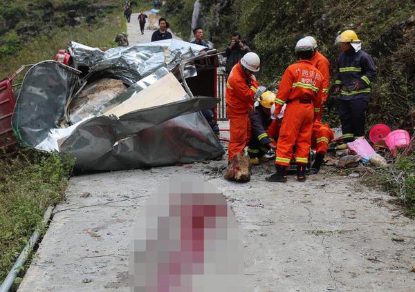 广西山石滑落砸死6人3
