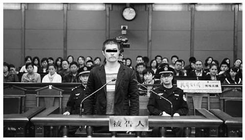 男子杀人后自称精神病 法医看录像揭装疯卖傻之谜