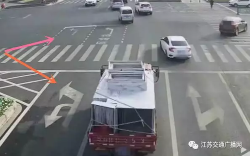 年度最强PS就是他!男子徒手画马路标线整晕司机