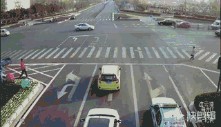 年度最强PS就是他!男子徒手画马路标线整晕司机