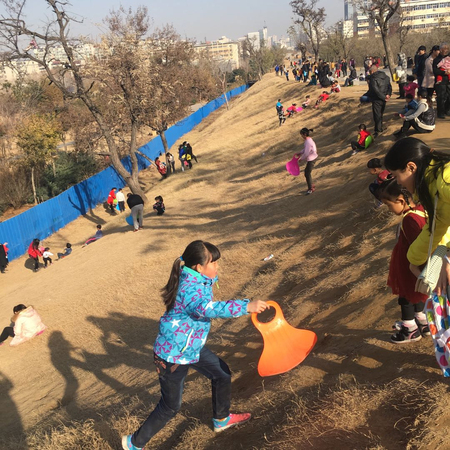 3600年古城墙成滑草场