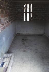 湖南老人被关猪圈时儿子在外打工 警方控制儿媳