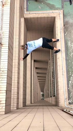 国内高空挑战第一人失手坠楼 其女友证实死亡消息