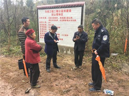 万源多次发现黑熊踪迹曾进入村民家中采拾蜂蜜